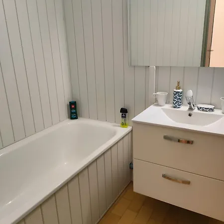 Studio Cabine Au Calme, Vue Marina * 그륏상